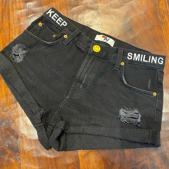 Aviator Nation Low Rise Rocker Jean Shorts in Vintage Black Size 27 - Picture 7 of 16